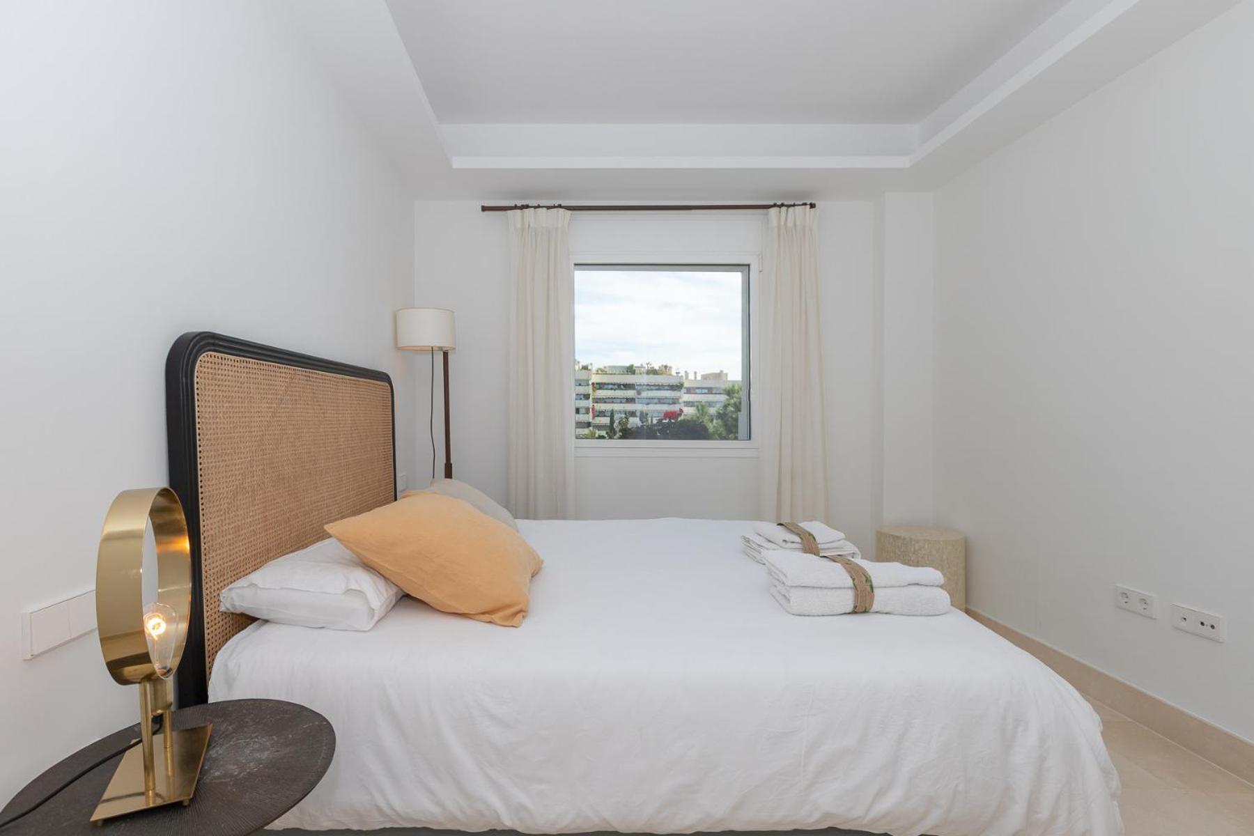 Lujoso Apartamento Con Piscina En Paseo Maritimo มาร์เบยา ภายนอก รูปภาพ