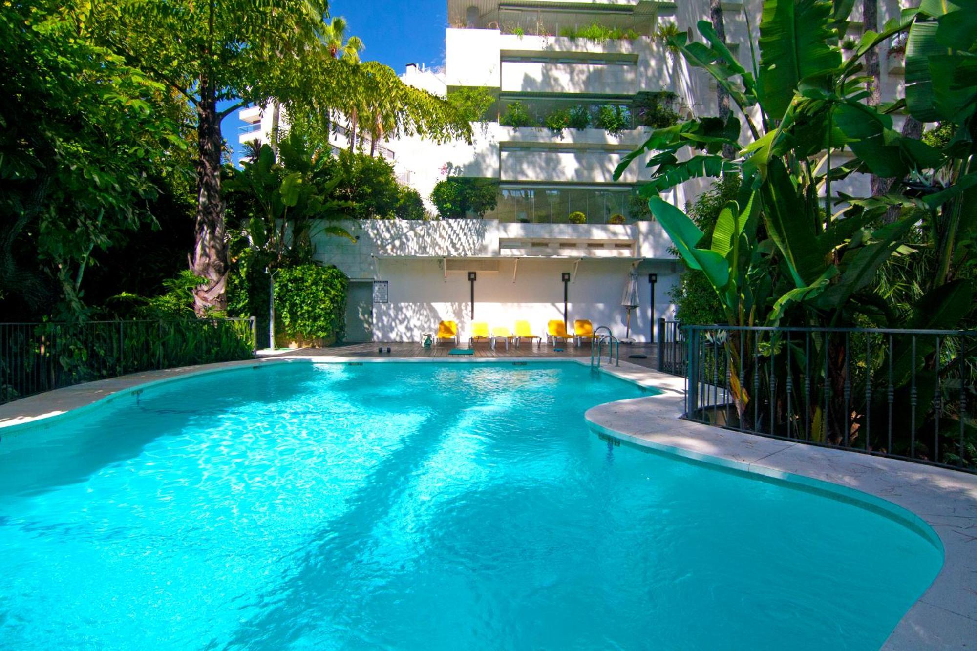 Lujoso Apartamento Con Piscina En Paseo Maritimo มาร์เบยา ภายนอก รูปภาพ